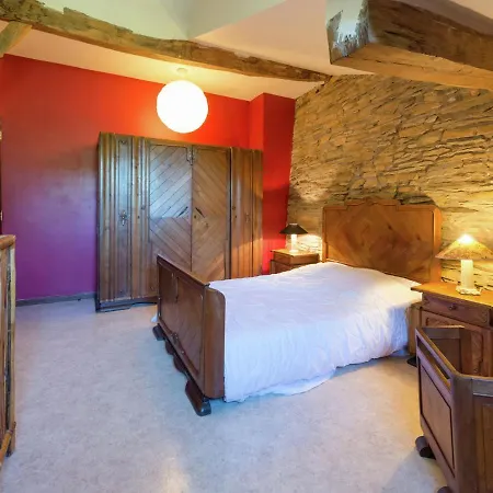 Situated At The Edge Of The Woods * Manhay