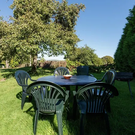 Prázdninový dům Situated At The Edge Of The Woods